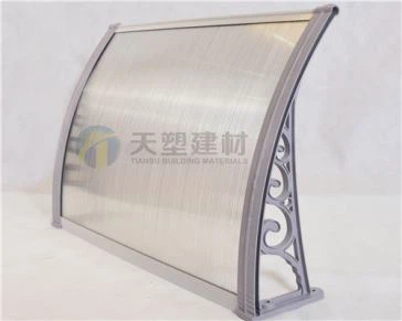 Sivi povoljni oblaci nadstrešnica